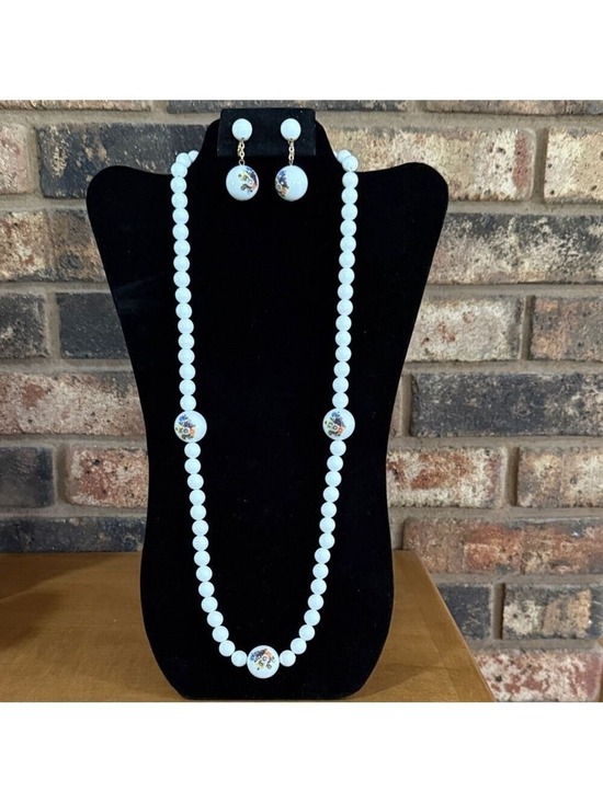 Vintage Jewelry - Vintage Graduated White Beaded Floral Necklace and dangle drop earrings